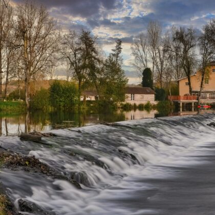 <trp-post-container data-trp-post-id='60'>What causes a flood? | Natural Disasters</trp-post-container>